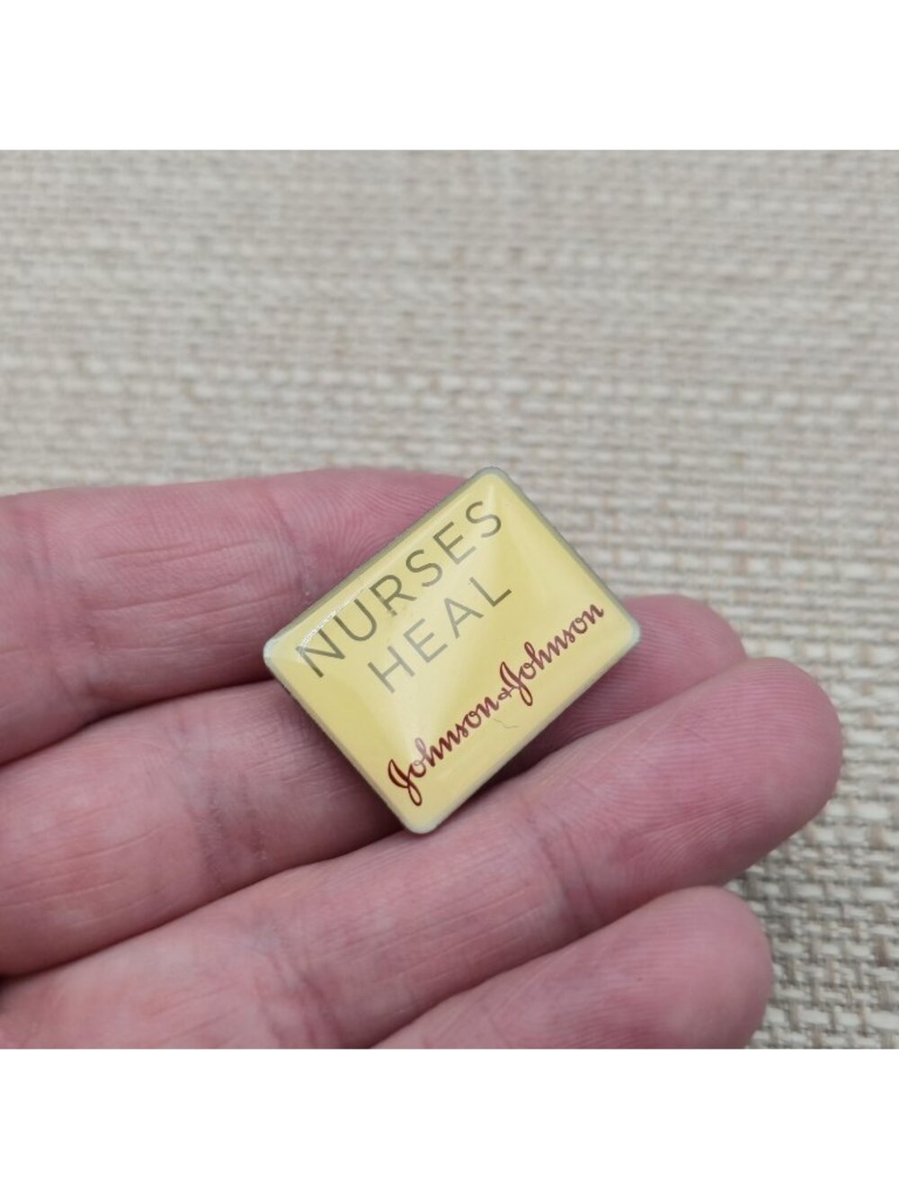 Vintage Johnson & Johnson Nurses Heal Enamel Pin A7876 - Picture 3 of 6